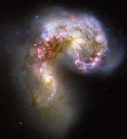 Hubble nous avait habitués à la perfection. Tout simplement. (NGC4038-4039 Antennae Galaxies) Crédit NASA/JPL/Hubble Heritage.