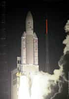 Décollage d'Ariane 5 de nuit (vol 160)