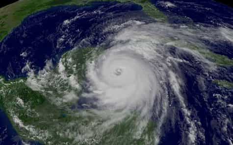 Le cyclone Wilma touche le Mexique