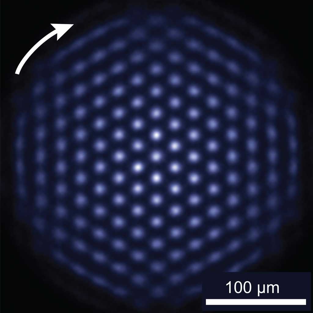 Sur cette image, on a rendu visibles par fluorescence les ions de béryllium constituant le cristal magnétique reconstitué du simulateur quantique. © Britton/NIST