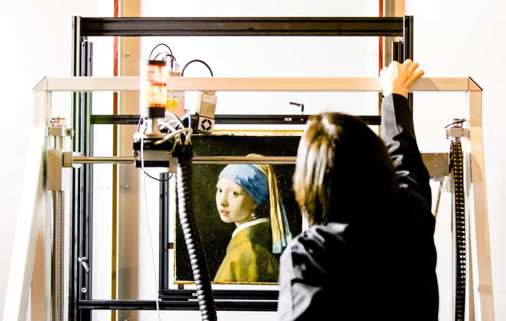 La jeune fille à la perle, de Vermeer, passée au rayon X macro fluorescent (MA-XRF) au musée Mauritshuis de La Haye, le 26 février 2018