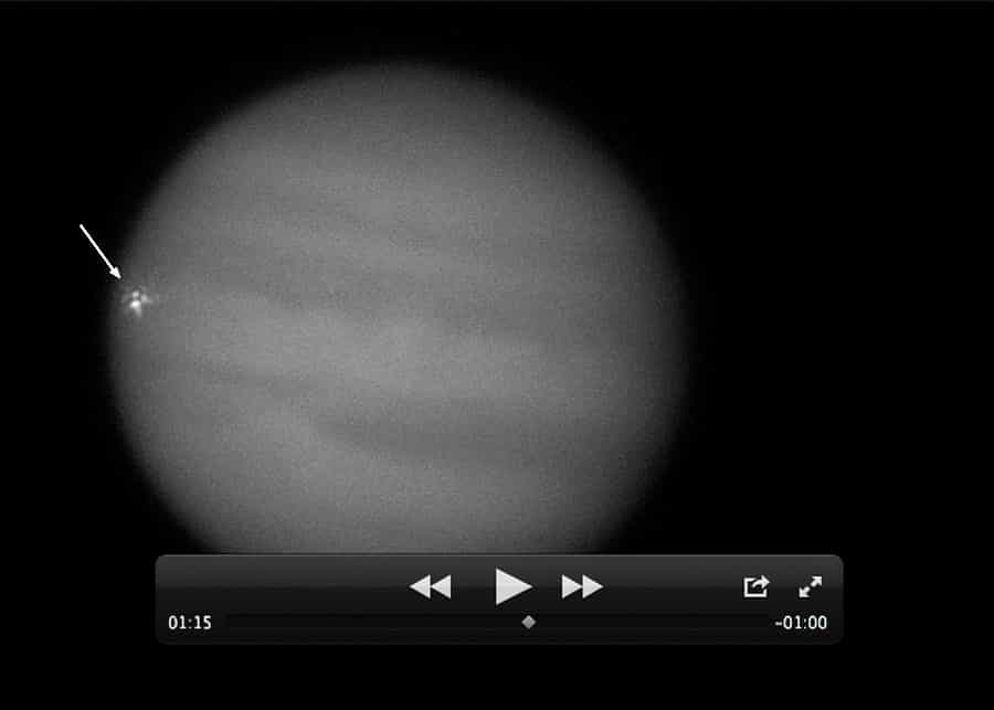 L'impact sur Jupiter le 10 septembre à 11 h 35 TU a été retrouvé sur un enregistrement vidéo réalisé avec un télescope de 30 cm de diamètre. © George Hall&nbsp;