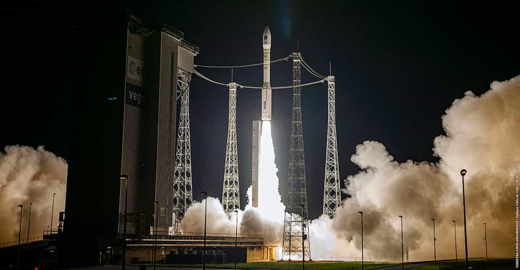 Le lanceur européen Véga a décollé de la base de Kourou, en Guyane française. Un premier vol pour le service européen de mission pour petits vaisseaux spatiaux (SSMS). © Arianespace