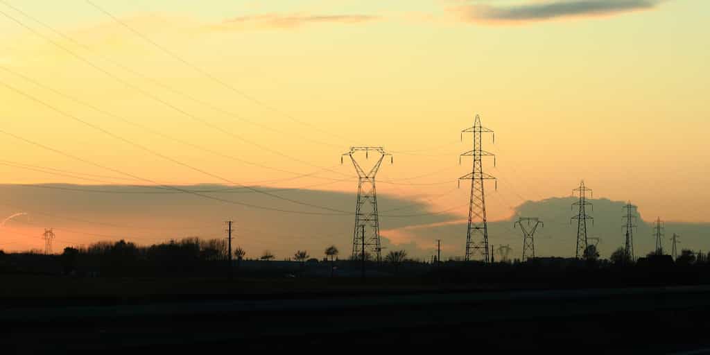 Les réseaux transeuropéens d’énergie utilisent principalement des lignes électriques aériennes de 400.000 volts en courant alternatif. Elles ont été choisies par les gestionnaires de réseau car elles représentent un optimum technico-économique. Les lignes souterraines sont dans certains cas jusqu'à dix fois plus coûteuses. © HokutoSuisse, Flickr, cc by-nc-sa 2.0