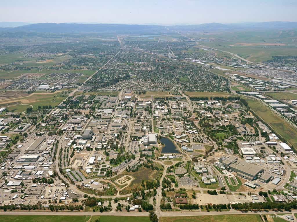 Une vue aérienne du Laboratoire national de Lawrence Livermore (États-Unis) qui a donné son nom au livermorium. © Lawrence Livermore National Laboratory, Wikipedia, DP