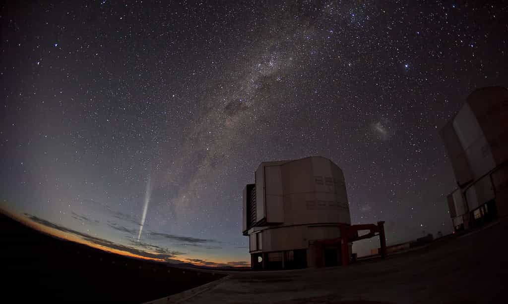 La comète Lovejoy photographiée le 22 décembre 2011 depuis l'observatoire de Paranal au Chili. © ESO/G. Blanchard
