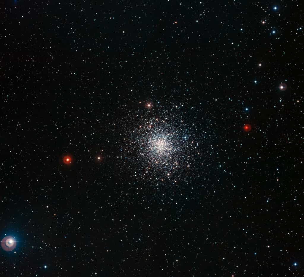 La constellation d'Ophiuchus abrite le magnifique amas globulaire M 107. © ESO/ESO Imaging Survey