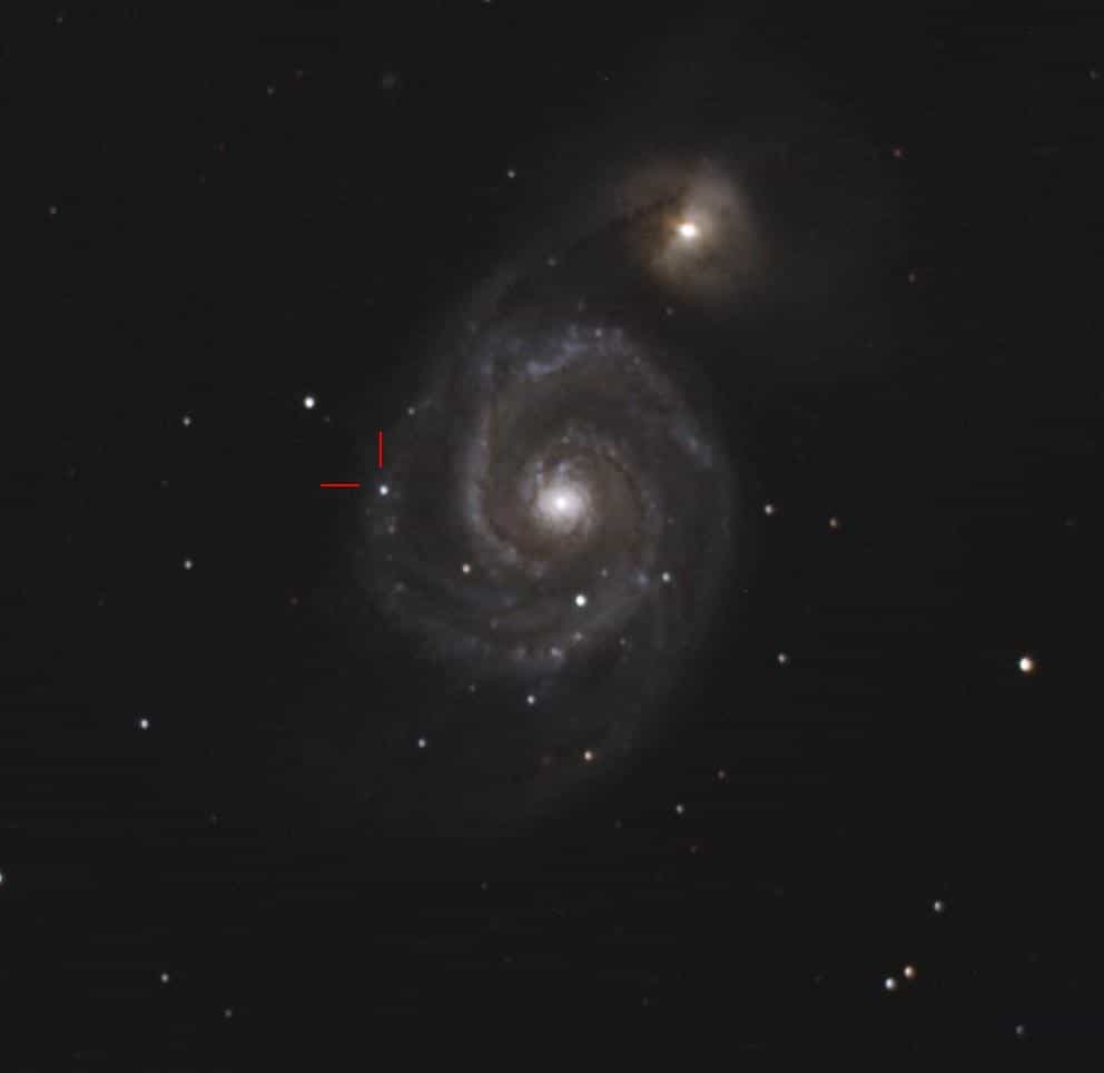 La galaxie du Tourbillon photographiée la nuit du 4 au 5 juin depuis les environs de Toulouse avec un télescope de 20 centimètres de diamètre (51 minutes de poses avec un appareil photo numérique). On y voit parfaitement la supernova dans l'un des bras spiraux. © Philippe Renauld