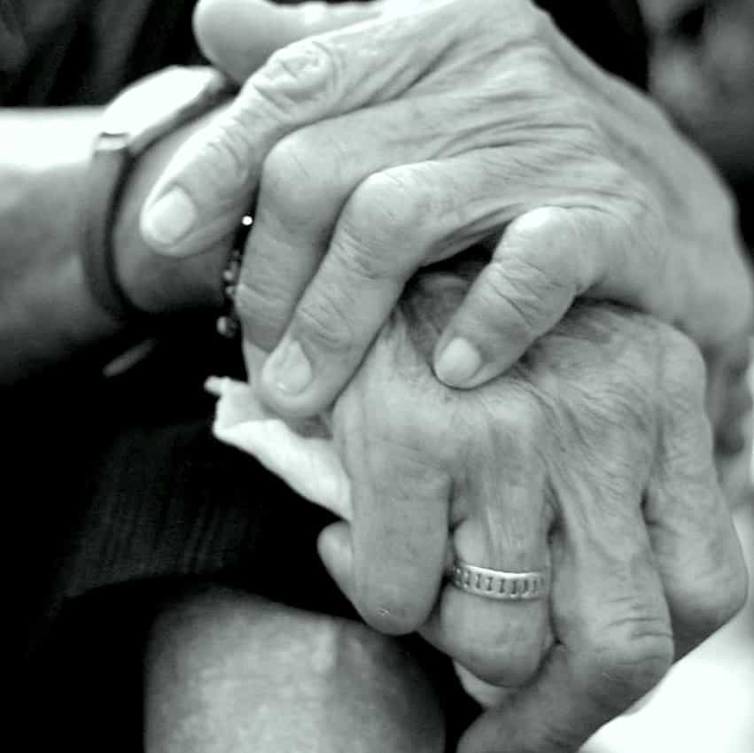 La maladie d'Alzheimer touche de plus en plus de personnes âgées : de 25 millions en 2004, elles seraient 35 millions aujourd'hui et, selon les estimations, pourraient être 115 millions d'ici 2050. À moins que l'on trouve un traitement qui la soigne. © Jefferson Siow Wedding Photography, Flickr, cc by nc nd 2.0