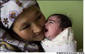 La mortalité maternelle recule, mais reste trop importante notamment dans les pays en développement. © OMS
