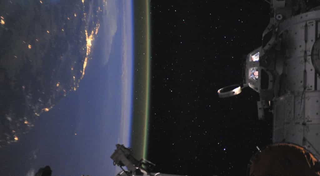 Vue imprenable sur la Terre pour les astronautes placés dans la coupole d'observation de l'ISS (à droite). © Nasa
