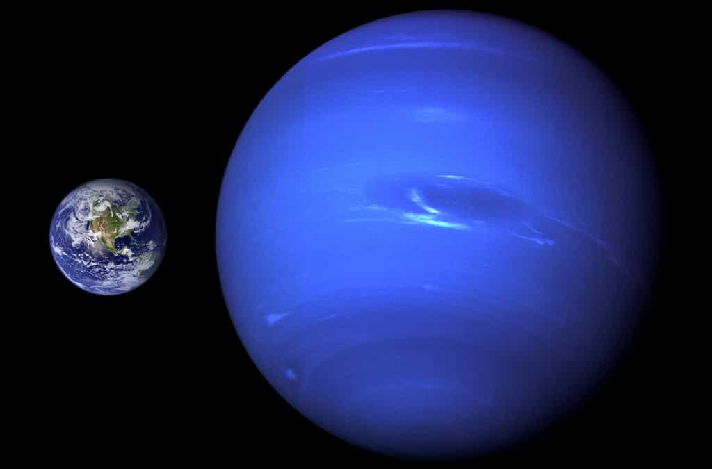 Une comparaison entre la taille de la Terre et celle de Neptune. On connaît bien mieux l'intérieur de notre planète que celle de la géante. On a toutefois quelques idées sur ce qui peut se cacher sous les couches de nuages photographiées ici par la sonde Voyager. Neptune pourrait ainsi contenir de « l'acide d'Hitler », tout comme Uranus. © Nasa