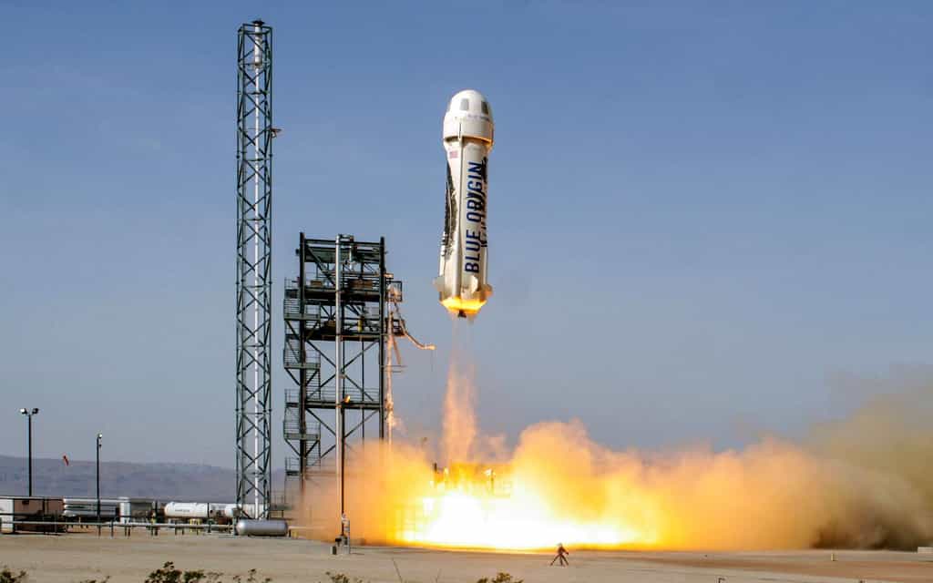 Le New Shepard de Blue Origin lors du vol d'essai réussi réalisé en juin dernier. Hier, la séparation de la capsule du lanceur a été réussie. © Blue Origin