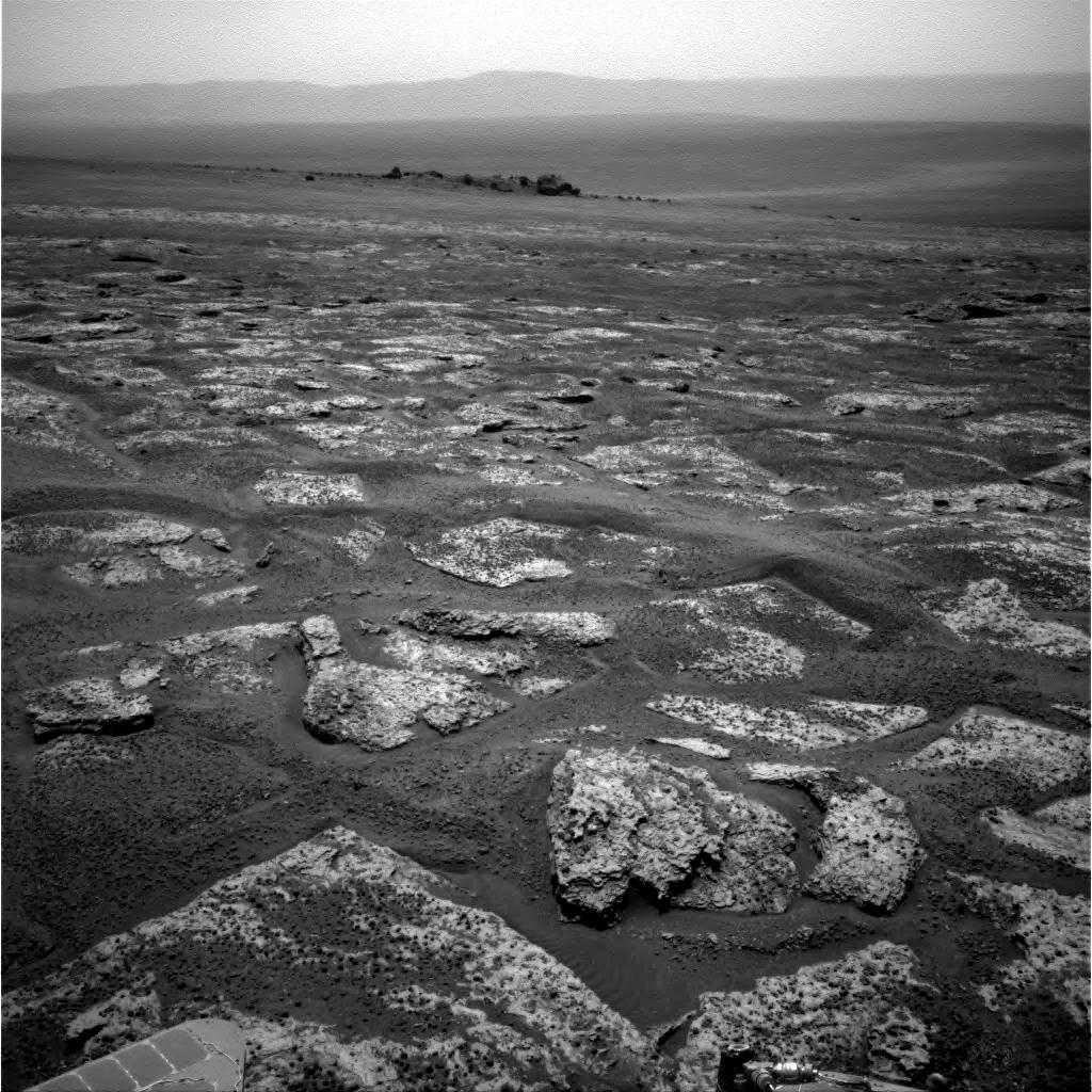 Cette image a été réalisée par la caméra de navigation d'Opportunity juste avant que le rover n'atteigne le bord du cratère Endeavour. © Nasa/JPL-Caltech
