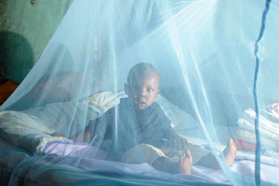 Parmi les moyens de lutter contre le paludisme, les moustiquaires sont un rempart efficace contre les moustiques. Elles ne peuvent cependant pas être utilisées en permanence. © DFID, Flickr, cc by nc nd 2.0
