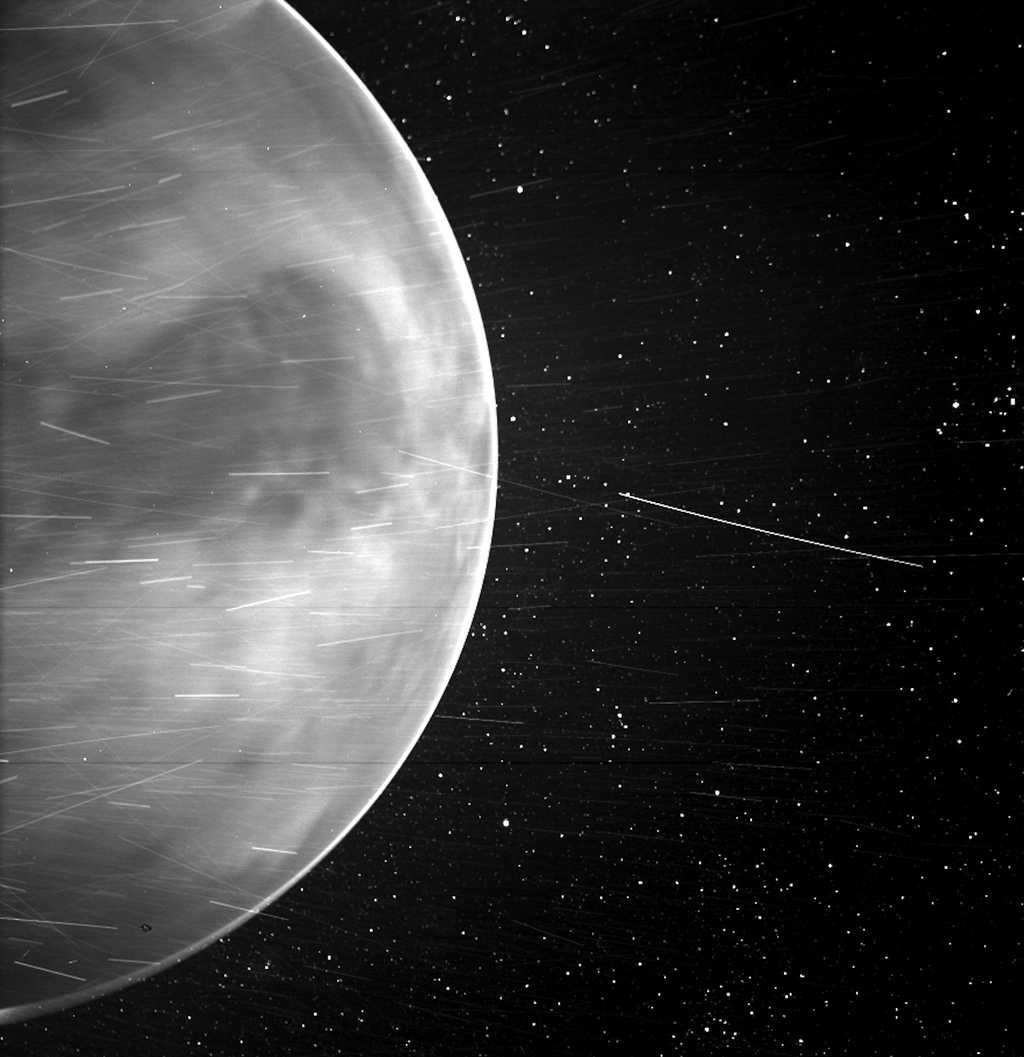 L’image du côté nocturne de Vénus renvoyée par la sonde de la Nasa Parker Solar Probe en juillet 2020. © Nasa, Johns Hopkins APL, Naval Research Laboratory, Guillermo Stenborg et Brendan Gallagher