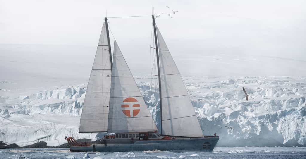 Jean-Louis Étienne a présenté le voilier qui ravitaillera la mission Polar Pod. © Polar Pod