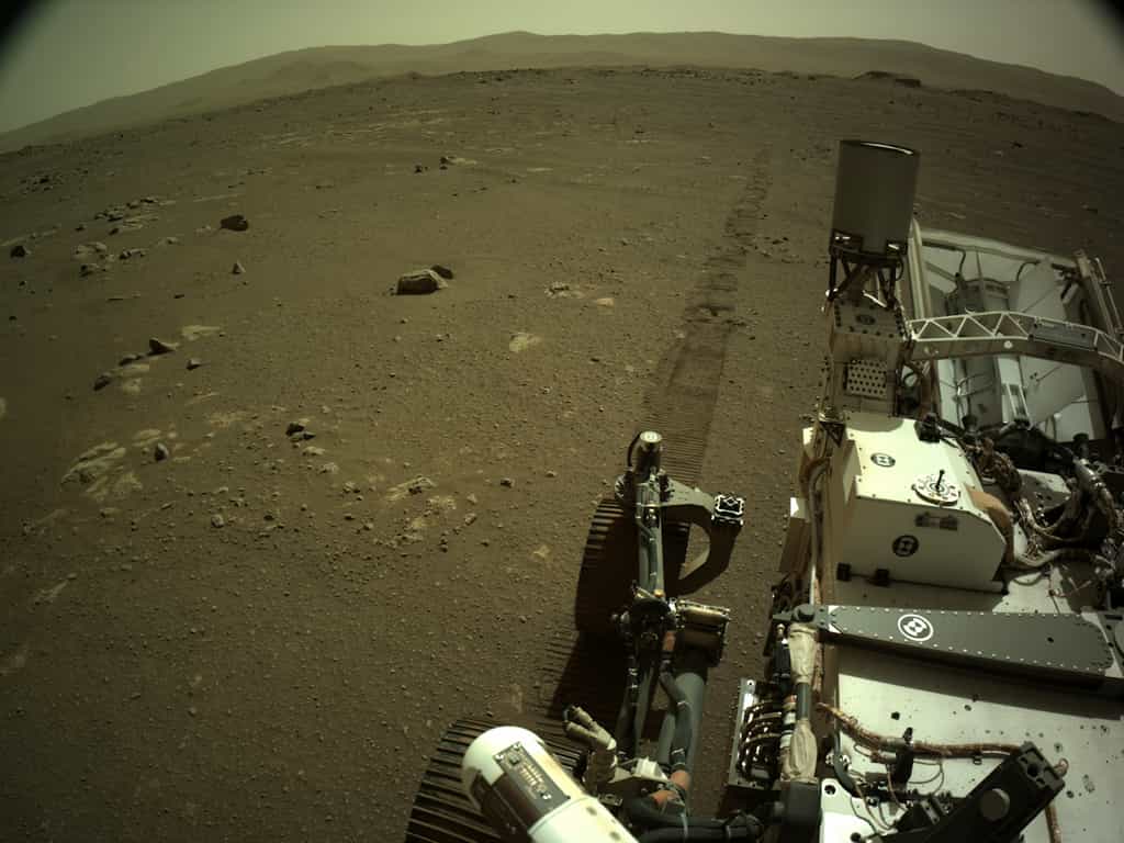 Perseverance a commencé à se déplacer sur Mars. Et il vient de renvoyer vers la Terre des sons de ses roues tournant sur le sol de la planète rouge. © Nasa, JPL-Caltech