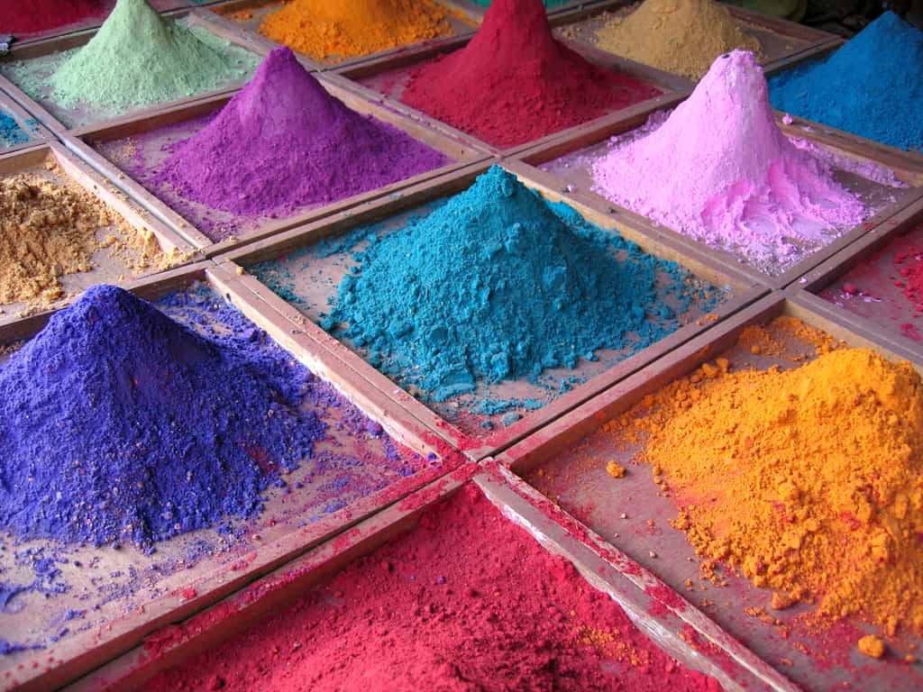 Un pigment est une substance colorée qui, à l’état artificiel, se présente souvent sous la forme de poudres. © Duncan Hull, Flickr, CC by 2.0
