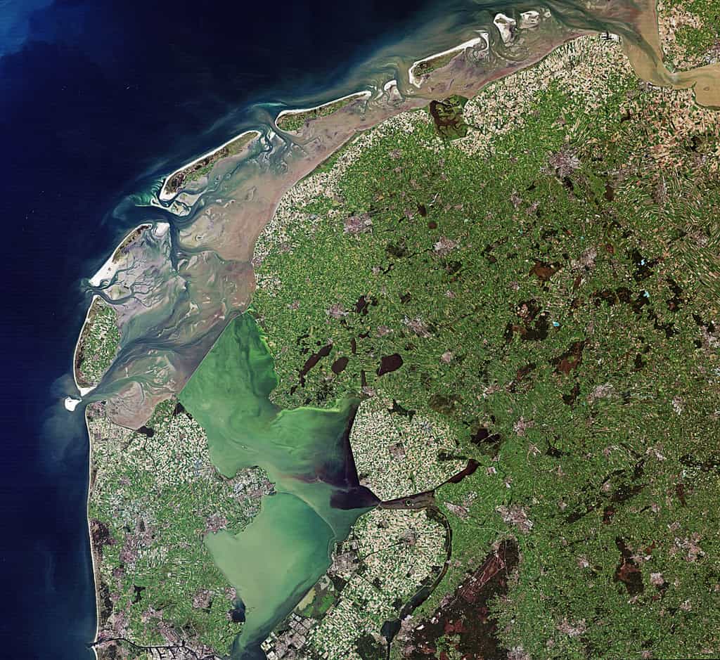 Cette image réalisée par Landsat le 6 septembre 2010 montre les polders des Pays-Bas. © USGS/Esa
