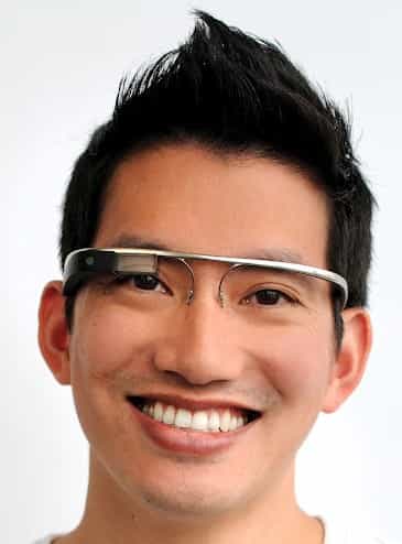 Les lunettes Google à réalité augmentée semblent le complément idéal au cybergant, qui&nbsp;pourrait leur apporter des fonctions interactives.&nbsp;© Google/USPTO
