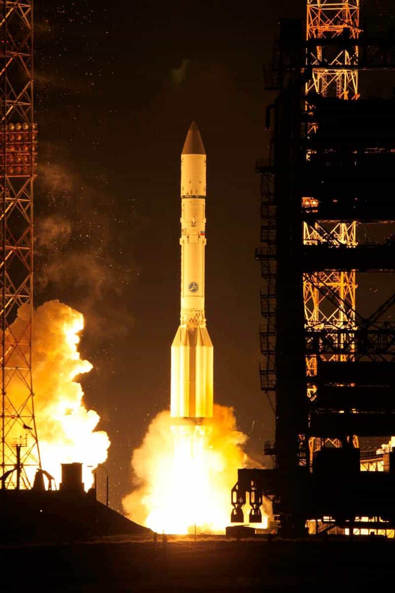 Sans surprise, l'échec du lanceur Proton renforce Ariane 5 qui vient de signer un cinquantième succès d'affilée. À l'image, lancement et mise à poste réussis du satellite Asiasat-7 en novembre 2011.  © International Launch Services