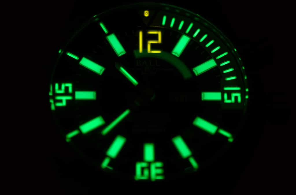La radioluminescence induite par le tritium est utilisée pour des applications d’urgence – pictogrammes de sécurité, par exemple – ou pour illuminer le cadrant d’une montre-bracelet. © Eric Kilby, Flickr, CC by-sa 2.0