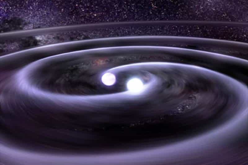 Une image de synthèse extraite de la représentation d'une collision de deux naines blanches. Les ondes gravitationnelles font osciller le tissu de l'espace-temps comme des vagues sur l'eau, juste avant la collision des deux astres compacts. En emportant de l'énergie, ces ondes font décroître la taille de l'orbite d'un système binaire constitué d'astres compacts jusqu'à ce qu'une collision se produise. © GSFC/D. Berry