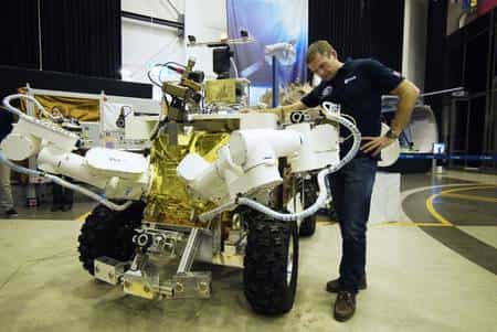 Andreas Mogensen pilotera le rover Eurobot depuis la Station spatiale internationale. © Esa