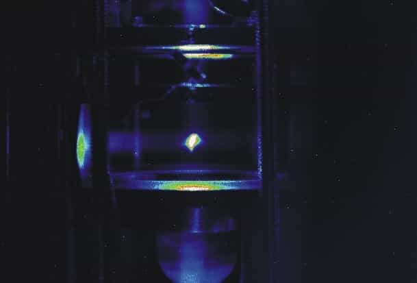Une expérience sur les gaz ultra-froids et les molécules de Rydberg à l'aide d'un piège magnéto-optique à l'université de l'Oklahoma. © 2005 Shaffer Research Group