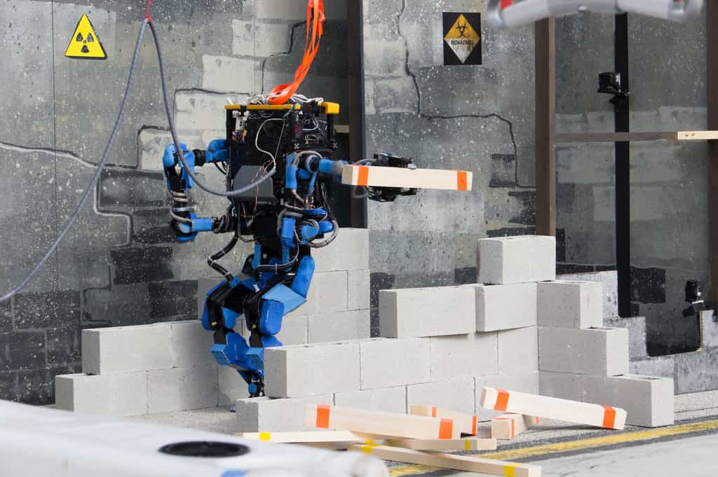 Schaft est le grand vainqueur du Darpa Robotics Challenge. Il a été conçu par une société japonaise rachetée par Google voilà quelques mois. Le géant de Mountain View s’est également offert Boston Dynamics, créateur du robot Atlas utilisé par 7 des 16 équipes qui ont participé au concours. © Darpa Robotics Challenge