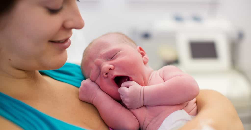 Le dépistage de la surdité chez le bébé se pratique à la maternité, dès les premiers jours de la vie. © FamVeld, Shutterstock