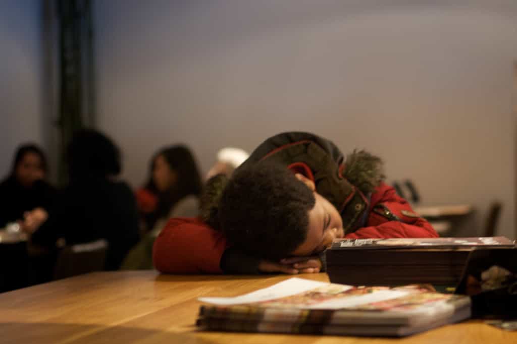 Les nourrissons et les enfants de moins quatre ans font parfois des siestes de plus de 3 h. Or, à l’âge adulte le temps idéal de ce repos en journée est estimé à 20 minutes. ©&nbsp;Cristiano Betta, Flickr, cc by 2.0