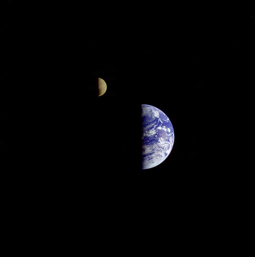 La Terre et la Lune, une véritable planète double. Crédit : Nasa