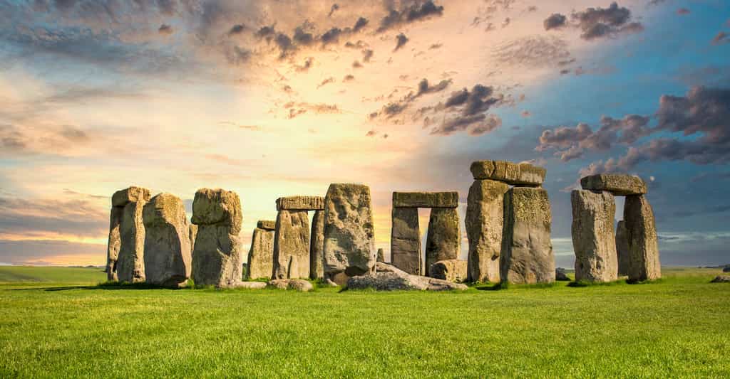 Des chercheurs de l’université d’Aberystwyth (Royaume-Uni) estiment que l’une des pierres principales du site de Stonehenge pourrait avoir été transportée sur plusieurs centaines de kilomètres. © nadl2022, Adobe Stock