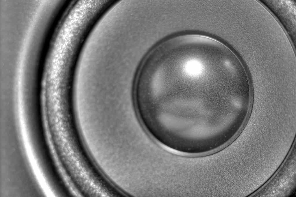 Le spectre de l'audition humaine s'étend de 20 à 20.000 Hz. L’Homme n'entend donc pas les infrasons (fréquence inférieure à 20 Hz), mais il peut les ressentir dans sa cage thoracique. © Stephen Nesbit, Flickr, CC by-nc-nd 2.0