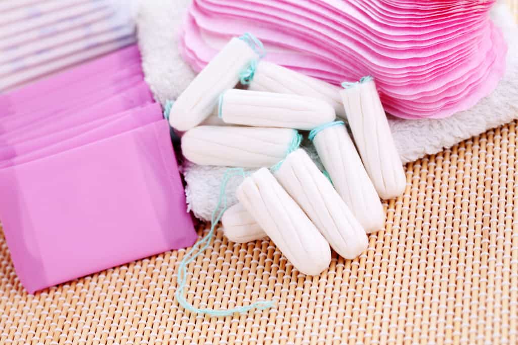 L'Anses demande aux fabricants plus d'informations sur les conditions d'utilisation des protections intimes internes. Une mauvaise hygiène pouvant être à l'origine d'un choc toxique menstruel. © matka_Wariatka, IStock.com 