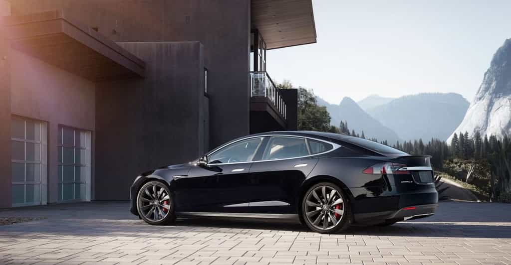 La Tesla Model S 100D est dotée d’une transmission intégrale de série. © Tesla