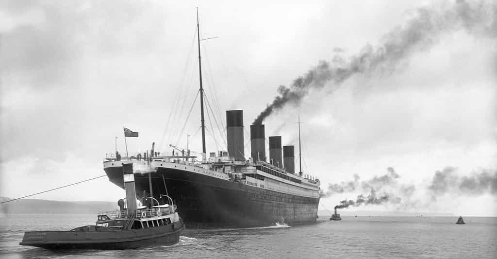 Le Titanic à son départ de Belfast, le 2 avril 1912. Un peu plus de dix jours avant son naufrage. © Robert John Welche, Wikipedia, Domaine public