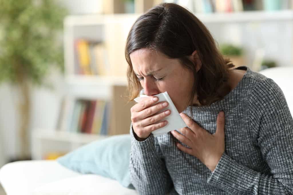 Tout savoir sur la toux persistante après une infection respiratoire. © PheelingsMedia, Adobe Stock