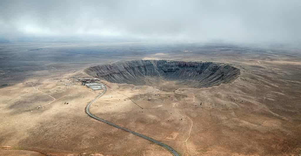 Ici le célèbre Meteor Crater, en Arizone (États-Unis). Un cratère d’impact de plus de 1.200 mètres de diamètre formé il y a environ 50.000 ans. © anderm, Adobe Stock