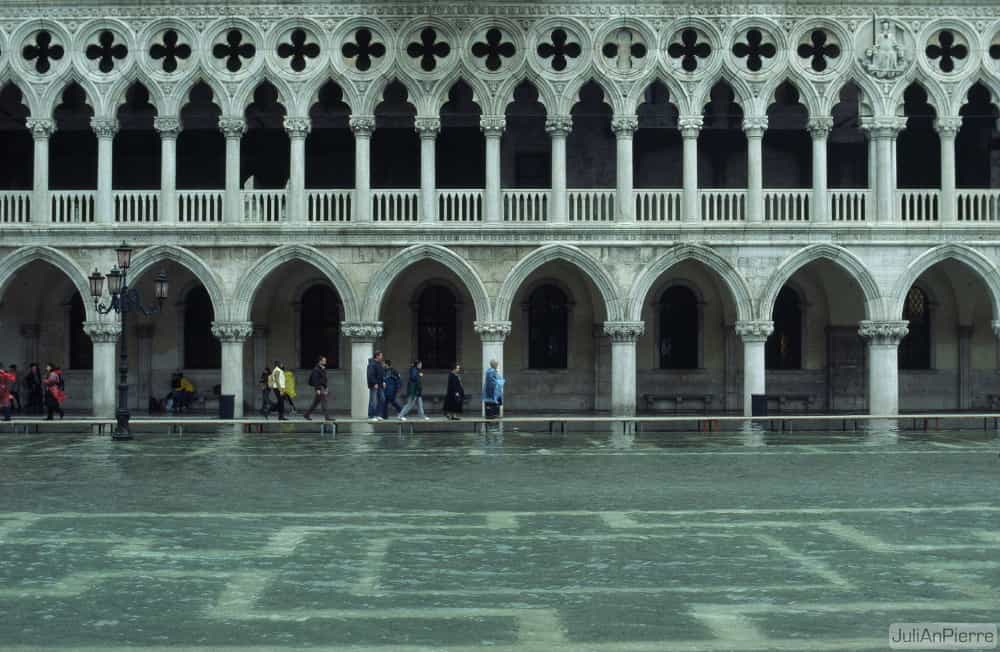 La période durant laquelle Venise peut être inondée suite à la survenue de hautes marées s'appelle Acqua Alta. Elle court de l'automne au printemps. © iJuliAn, Flickr, CC by-nc-sa 2.0