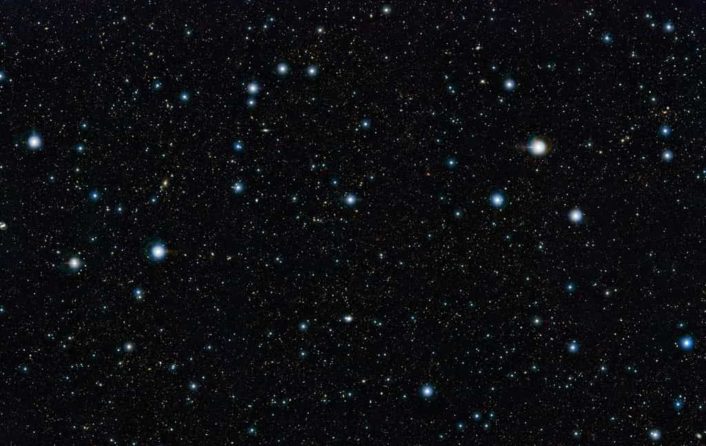 Cette image montre une partie de l'image profonde du ciel la plus grande jamais réalisée dans l'infrarouge, avec un temps de pose effectif total de 55 heures. Elle a été créée en combinant plus de 6.000 images du télescope Vista dédié aux sondages de l'univers. © ESO/UltraVista team 