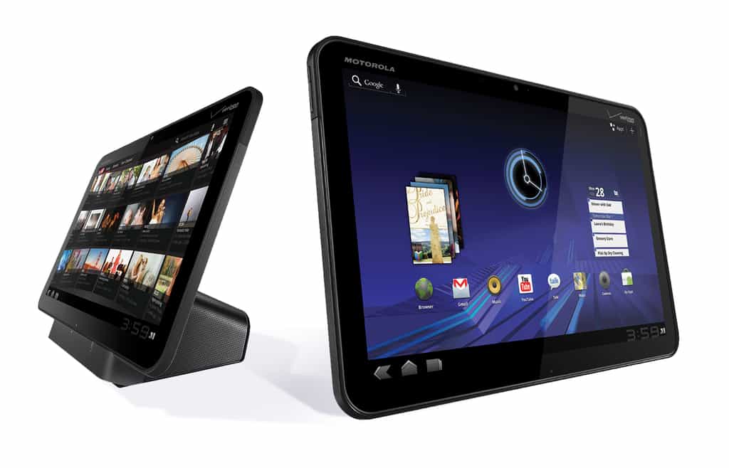 La tablette Xoom, de Motorola, au style épuré, peut être posée sur un socle. © Motorola