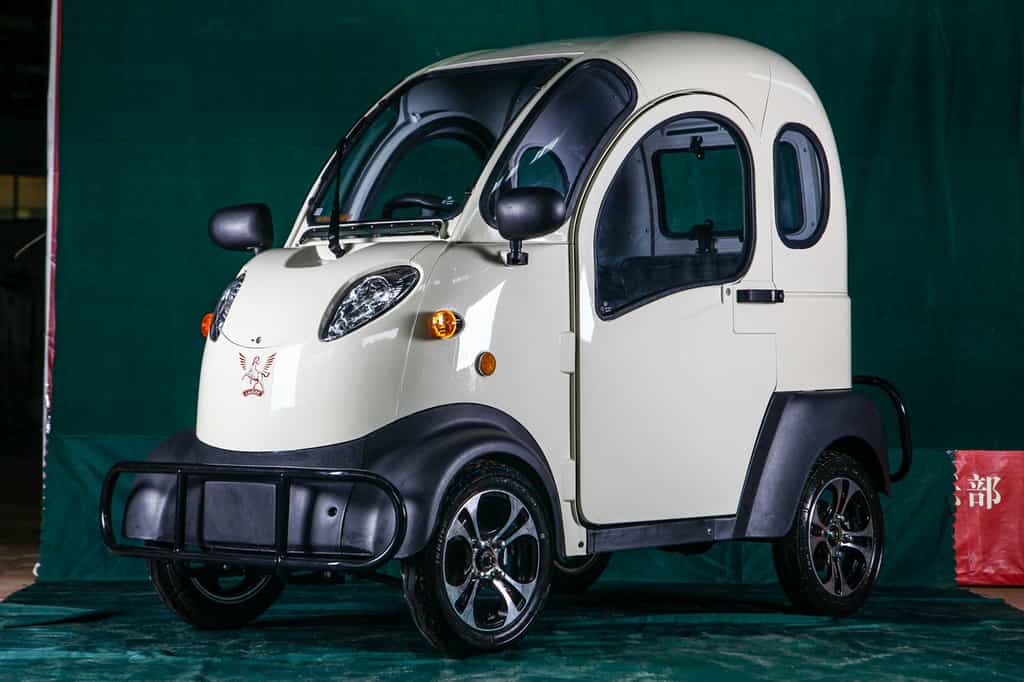 La K5 d’ElectricKar n’est pas une voiture électrique polyvalente, mais plutôt un moyen de transport pour les trajets courts en alternative à une deux roues. © ElectricKar/Alibaba