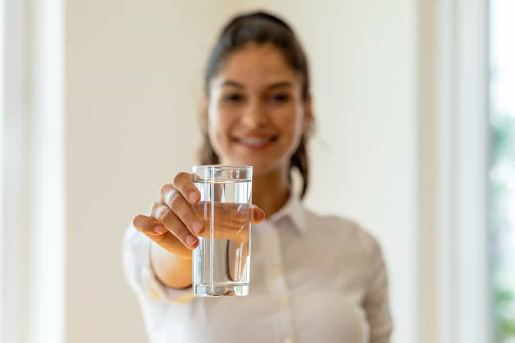 Connaissez-vous la surprenante astuce du verre d'eau pour les cambriolages ? © bymuratdeniz, iStock