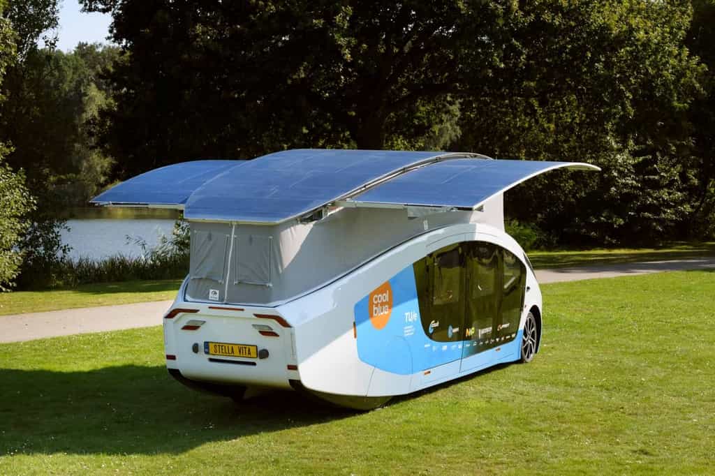 Le camping-car électrique et solaire Stella Vita peut atteindre une vitesse maximale de 120 km/h. © Bart van Overbeeke