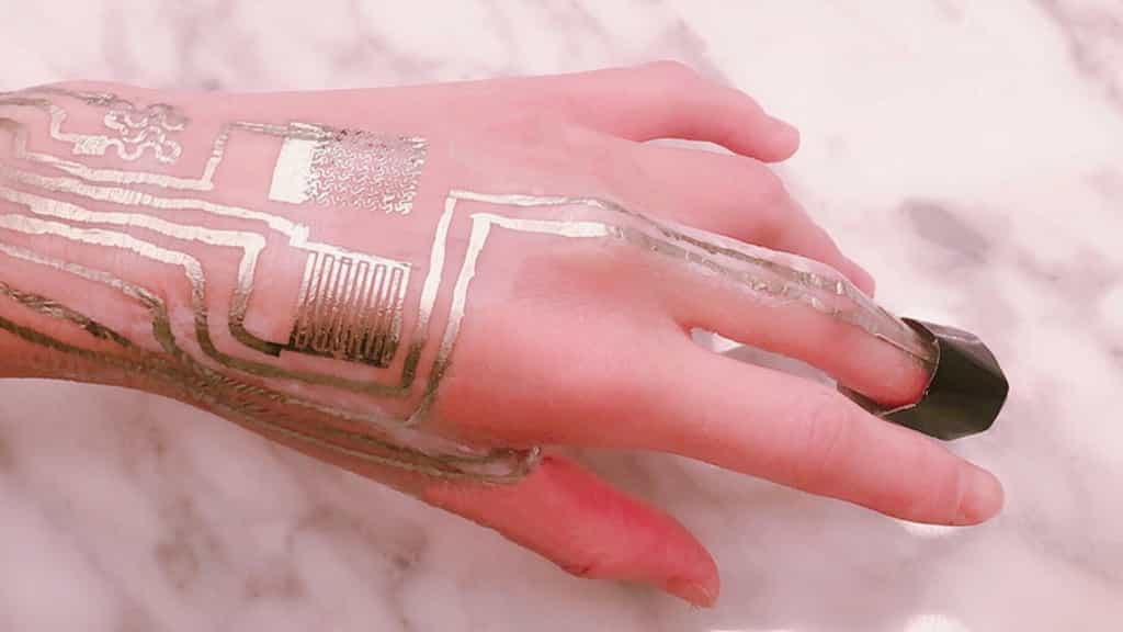 Les capteurs peuvent être imprimés à même la peau grâce à une sous-couche contenant des nanoparticules. © Ling Zhang, Penn State, Cheng Lab and Harbin Institute of Technology
