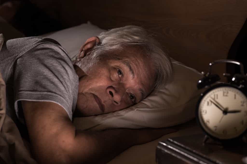 Le sommeil est très souvent perturbé chez les séniors. © amenic181, Adobe Stock