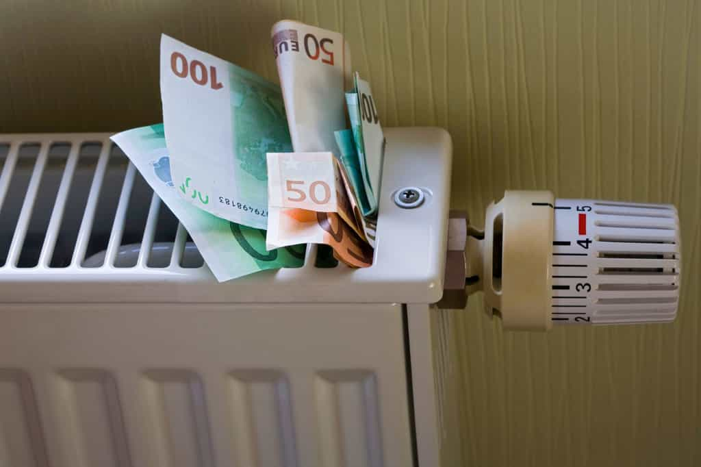 Stop aux idées reçues, voici la solution pour alléger votre facture de chauffage. © Diephosi, iStock